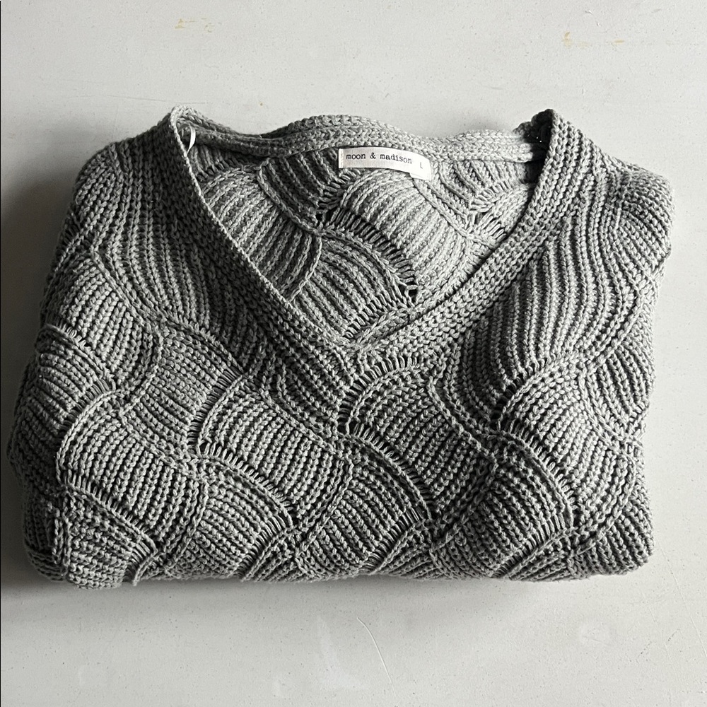 Moon & Madison Textured Green V-Neck Sweater